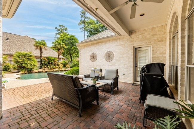 Building Photo - 10 Acorn Cluster Ct