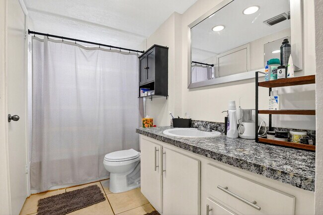 Building Photo - 1630 Embassy Dr