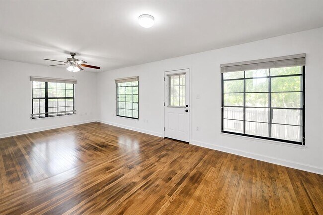 Building Photo - 4001 Maplewood Ave