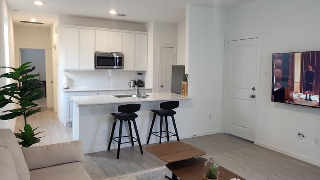 Building Photo - 6827 Dutch Iris Dr