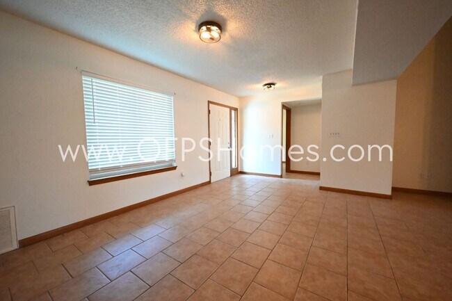 Building Photo - Ranch Style Home in Niceville