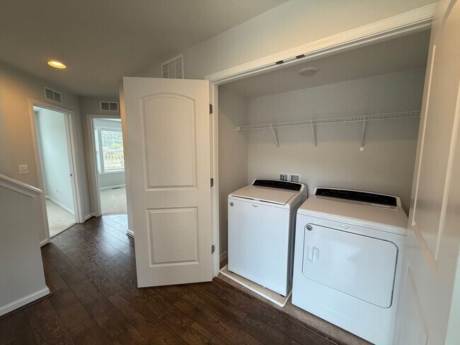 Building Photo - 2617 Avinity Pl