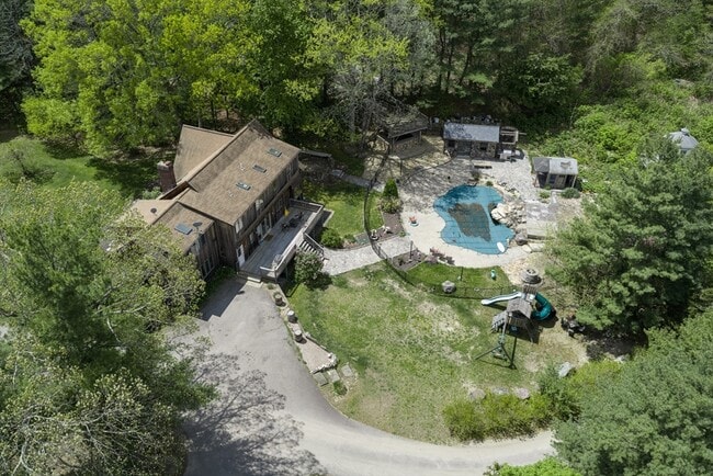Building Photo - 42 Pine Acres Rd
