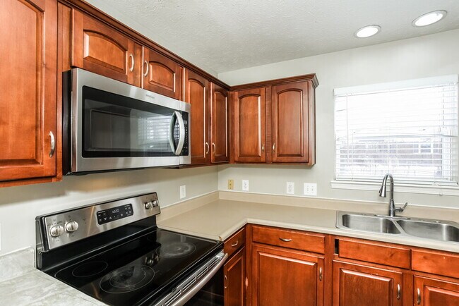 Building Photo - 12005 Gatwick View Dr