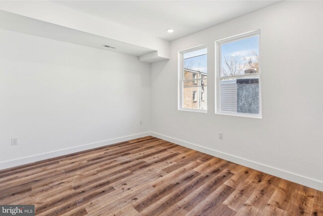 Building Photo - 415 W York St