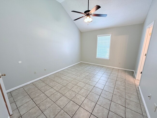 Building Photo - 1001 Creekside Pl