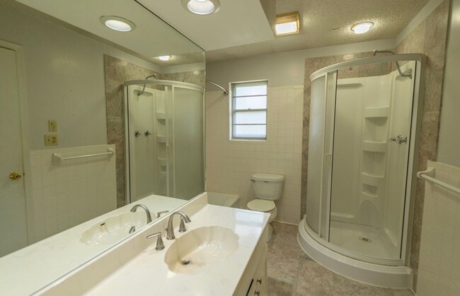 Building Photo - 1016 Grayland Dr