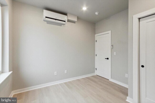 Building Photo - 316 S 52nd St