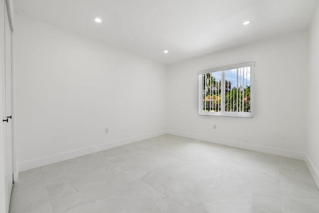 Building Photo - 13445 SW 20th Terrace