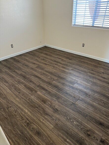 Building Photo - 2117 Clearwater Dr