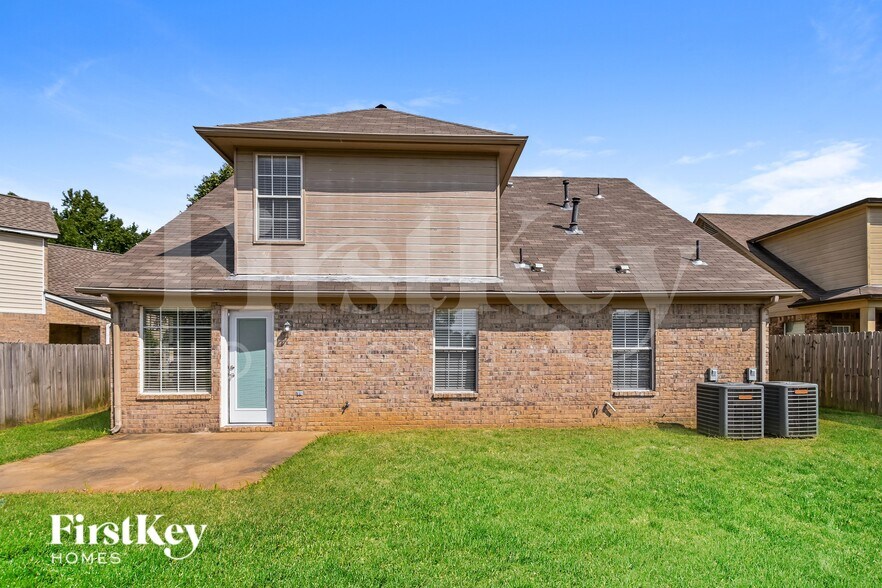 Building Photo - 9843 White Poplar Dr