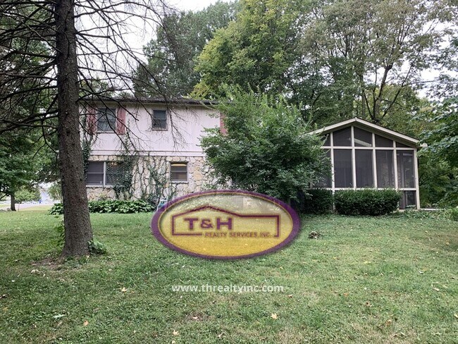 Building Photo - Spacious Home in Perry Township!