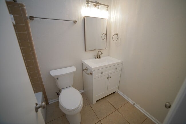 Building Photo - 2 Bed / 2 Bath Near FSU