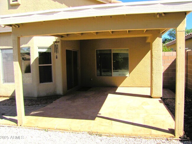 Building Photo - 1046 Estancia Dr