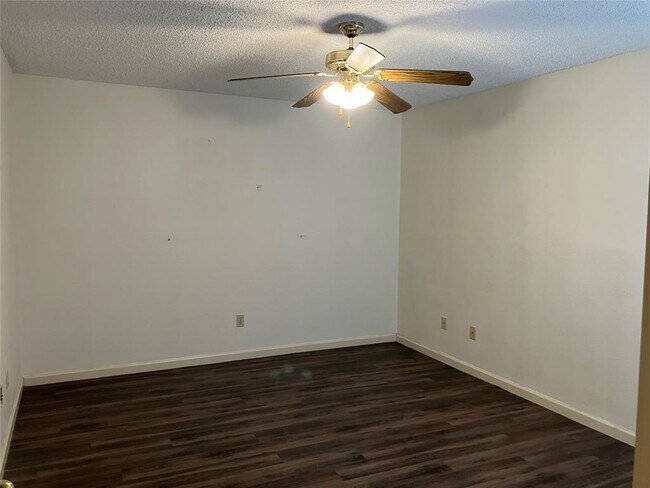 Building Photo - 1302 N Bishop St