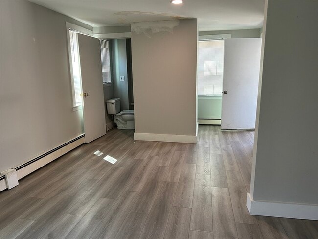 Building Photo - 19 Forest St