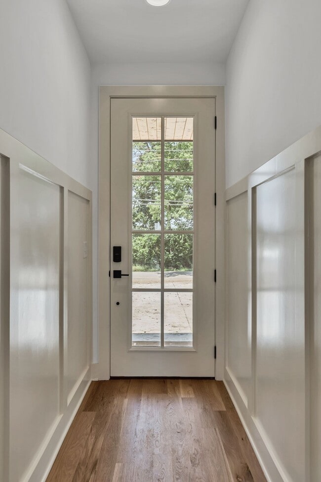 Building Photo - 660 Vernon Ave