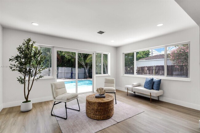 Building Photo - 3920 Hayes St