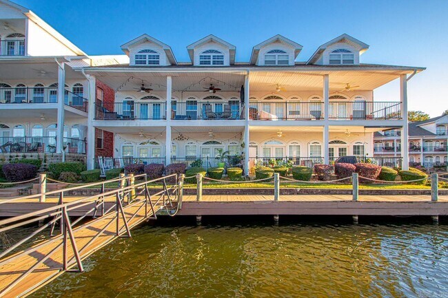 Building Photo - 451 Lakeland Dr