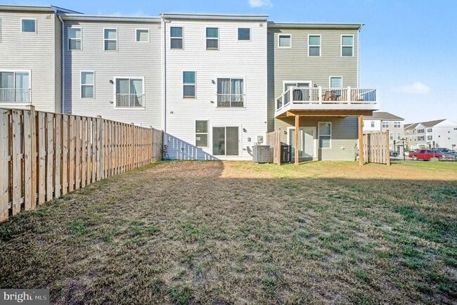 Building Photo - 423 Honeyberry Ln