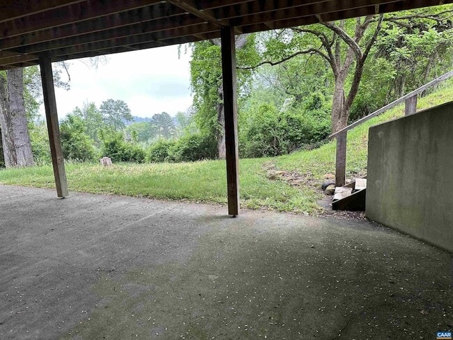 Building Photo - 1127 Round Hill Dr