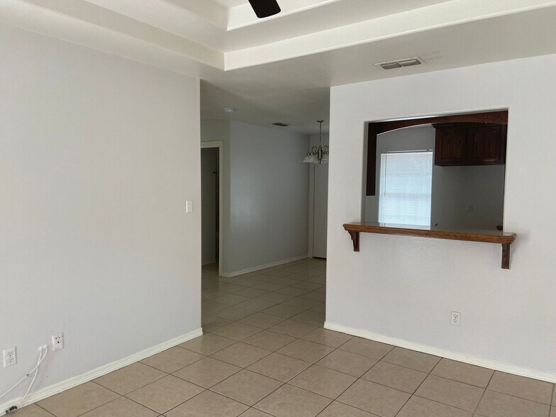 Building Photo - 3110 E Diamondhead Ave