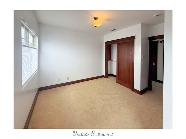 Building Photo - Pet friendly three-story townhouse-style c...