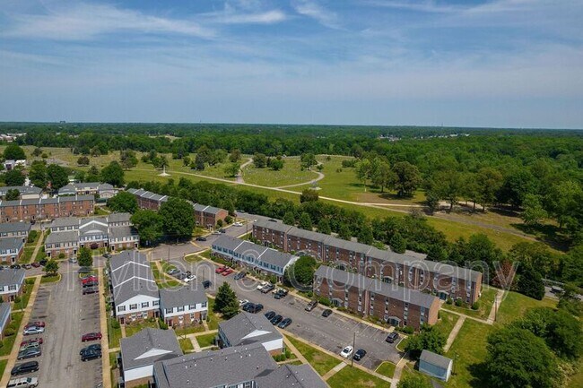 Building Photo - 3516 E Richmond Rd