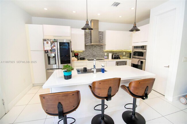 Building Photo - 6320 NW 104th Path