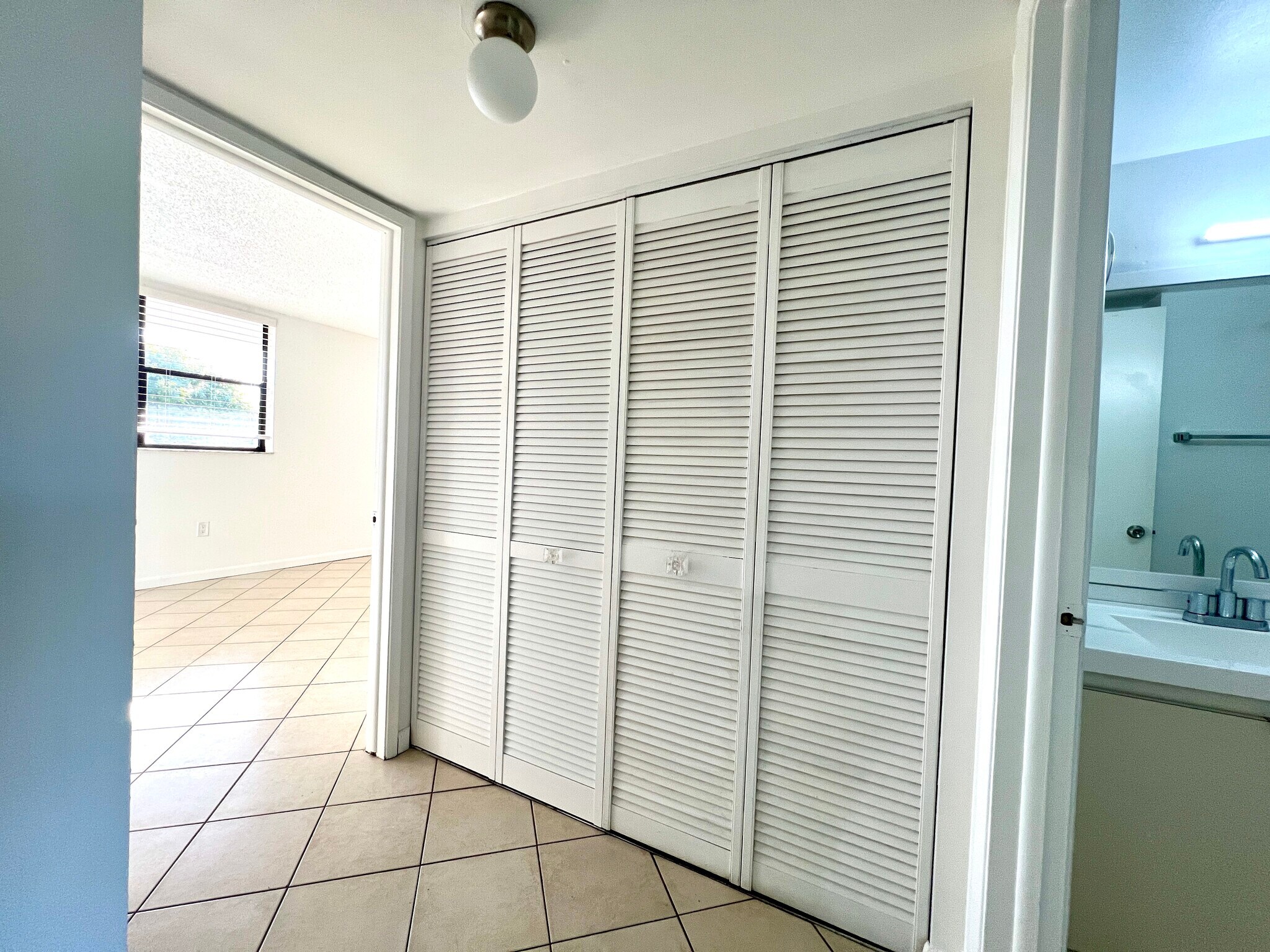 Building Photo - 10315 NW 9th Street Cir