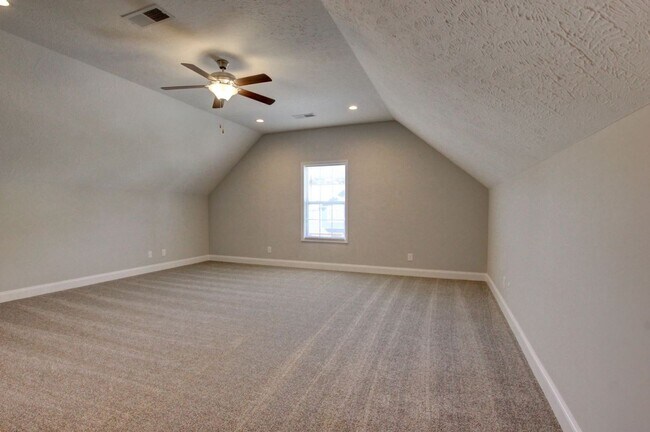 Building Photo - Luxury Home