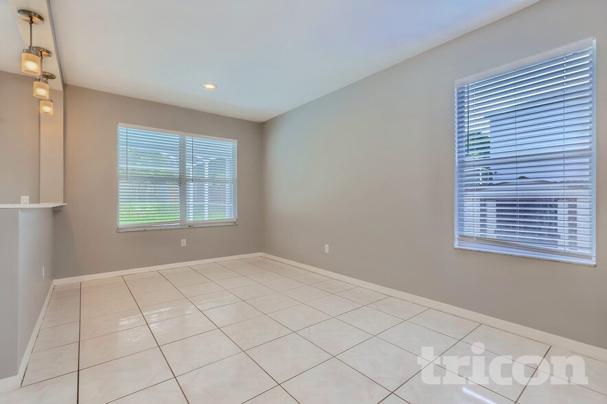 Building Photo - 1627 Mosaic Forest Dr