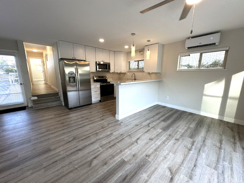 Building Photo - 1327 La Palma St