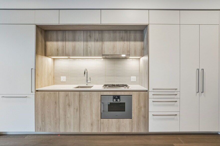 Building Photo - 211 N Harbor Dr