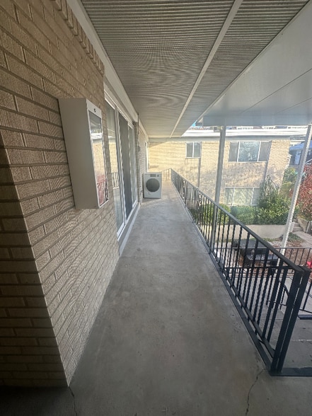 Building Photo - 673 E 6th Ave