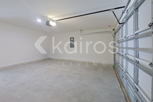 Building Photo - 8634 SW 43rd Ter