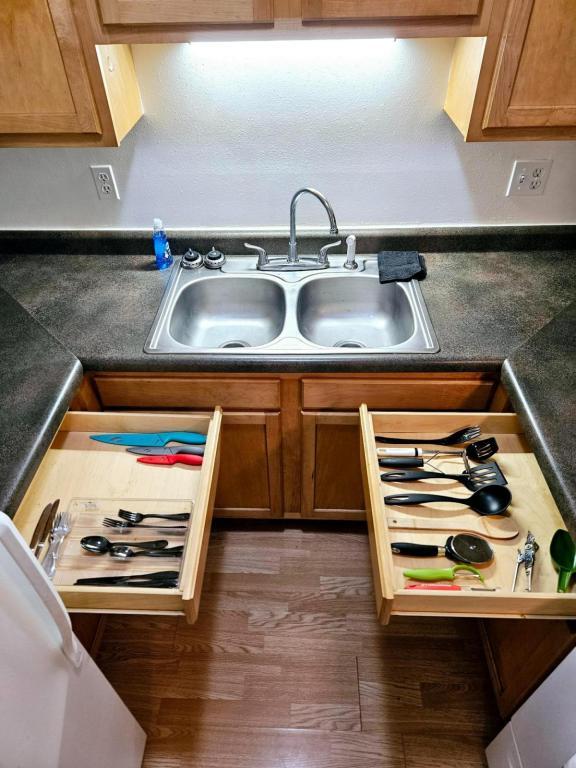 Building Photo - 309 W Washington Ave