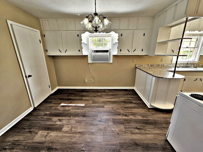 Building Photo - 3BR House - Courtland