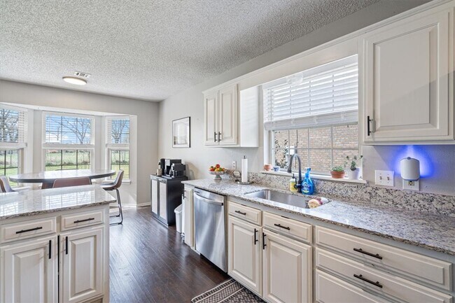 Building Photo - 9 Jordan Ln