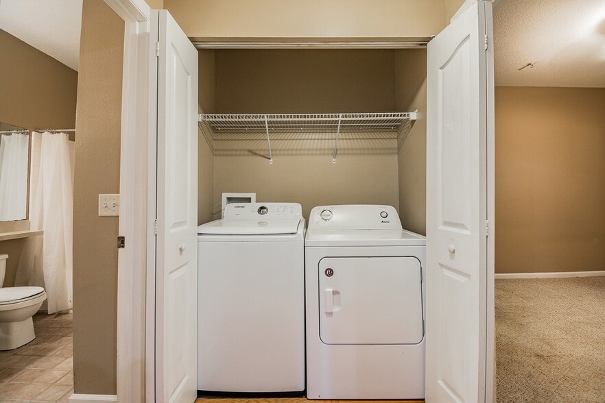 Washer & dryer - 4207 S Dale Mabry Hwy