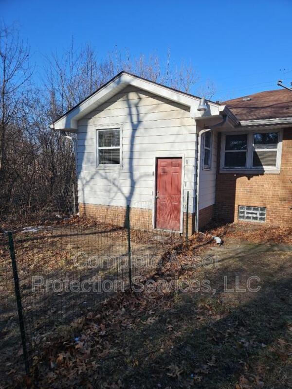 Building Photo - 3707 S Liverpool Rd