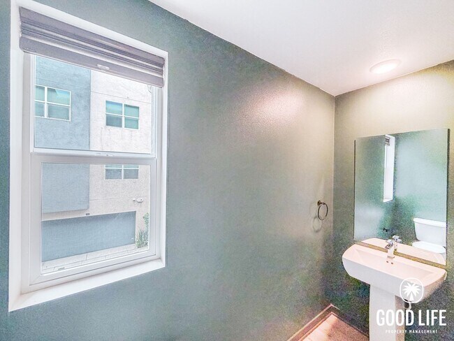Building Photo - Modern 3BD/2.5BA Townhome in Mission Valley with Kitchen Island, Private Patio & 2-Car Garage