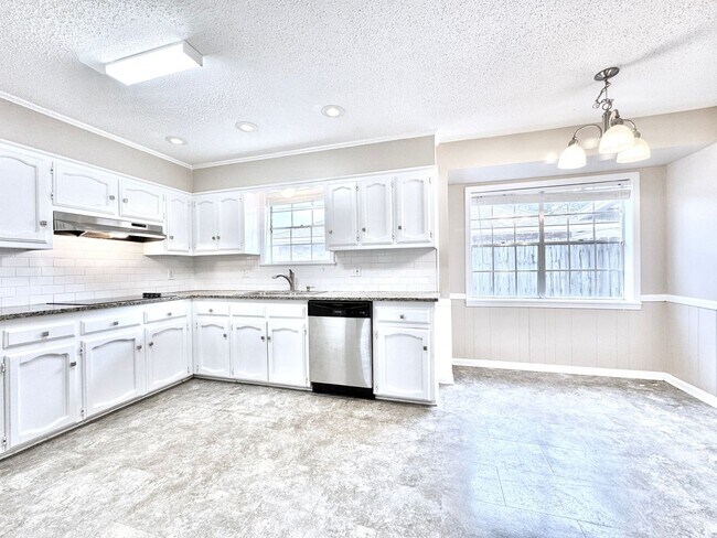 Building Photo - Beautiful Sherwood Oaks 3BR/2BA Home With Patio, Carport & Security Features!