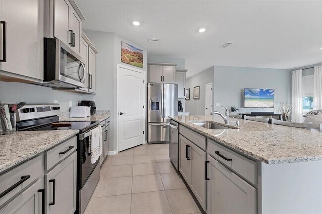 Building Photo - 5733 Silver Palm Blvd