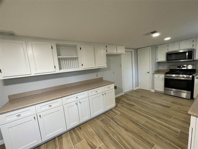 Building Photo - 8306 Hanbridge Ln