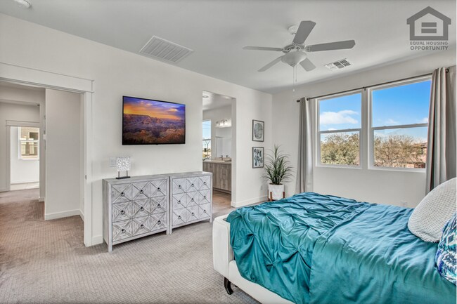Building Photo - 3Bed/2.5Bath Modern House in Goodyear! -- MODERN FINISHES!
