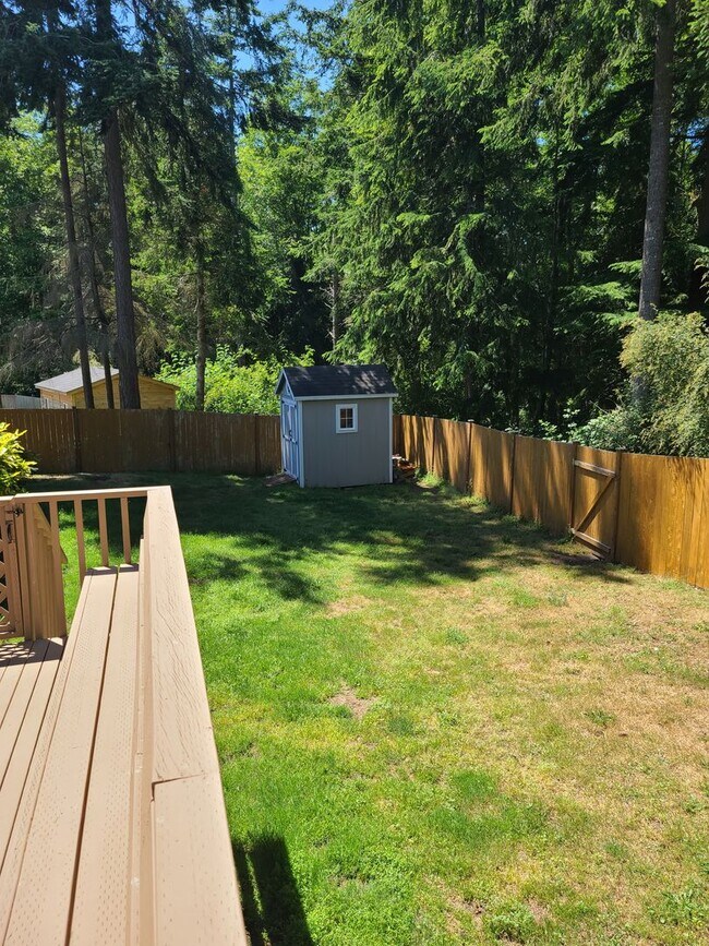 Building Photo - 2056 Doe Dr