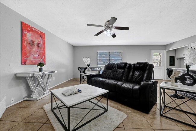 Building Photo - 4350 Kacee Dr