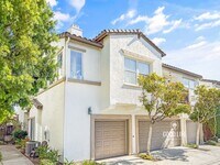 Building Photo - Modern 3-Bedroom Home with Backyard, Beautiful Finishes, and a Community Pool in the Heart of San...