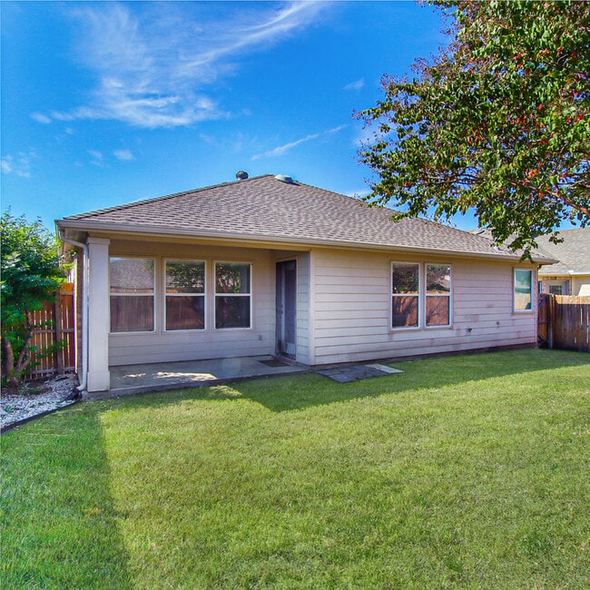 Building Photo - 542 Hickory Ln